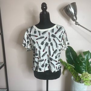 Lipstick Makeup Graphic Scoopneck Short Sleeves White Cropped T-Shirt Blouse